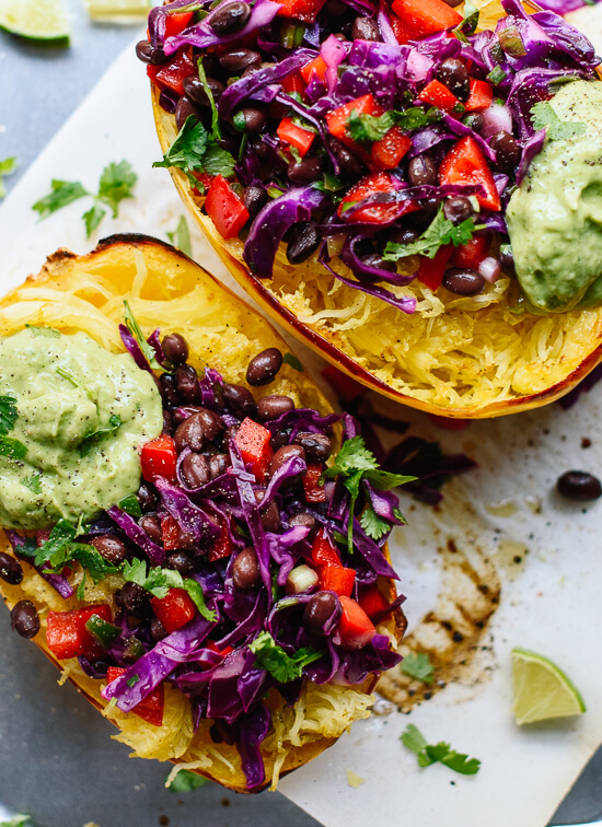 Vegan Spaghetti Squash Burrito Bowl // The good news is that you don't have to give up burrito even if you are dieting. This ridiculously delicious clean eating meal satisfies all of your Mexican food cravings and more. | The Green Loot #vegan #cleaneating #weightloss